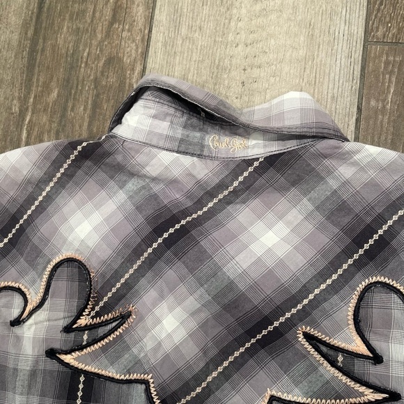 Cruel Girl Pearl Snap Western Plaid Shirt Sz Small Gray, Pink Embordiery Yoke - Picture 3 of 8
